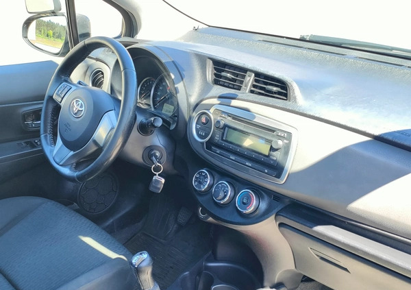 Toyota Yaris cena 11900 przebieg: 331000, rok produkcji 2012 z Bydgoszcz małe 106